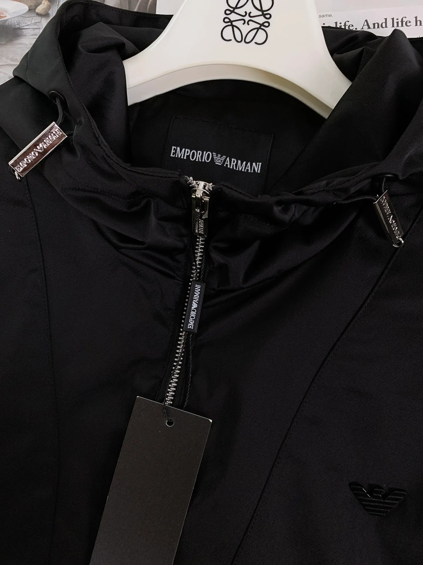 Em Porio Armani Armani Casual Hooded Jacket Windbreaker Jacket 🧥, the upper body becomes slimmer and whiter in seconds, the handle is perfect, and hardware accessories are provided for decoration. Suitable for both business, commuting and leisure, you can be satisfied with various daily outfits. The upper body is full of style and full of high-end sense! Pockets are designed on both sides of the body, making these designs more convenient and practical! Premium custom hardware engraved zipper pull accessories and Classic triangle logo decoration on the chest increase the overall sense of layering, making a simple jacket instantly rich! ! It keeps you warm and adds layering to your outfit. It has a great effect on the upper body. Two colors are recommended………………………………………………………………… ❥∙Size: M-3XL